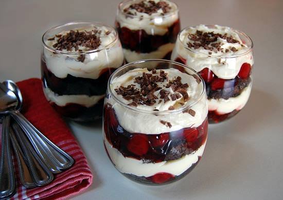 Kue Black Forest Cheese Trifle