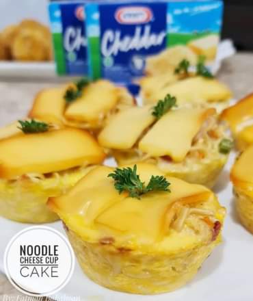 Noodle cheese cupcake