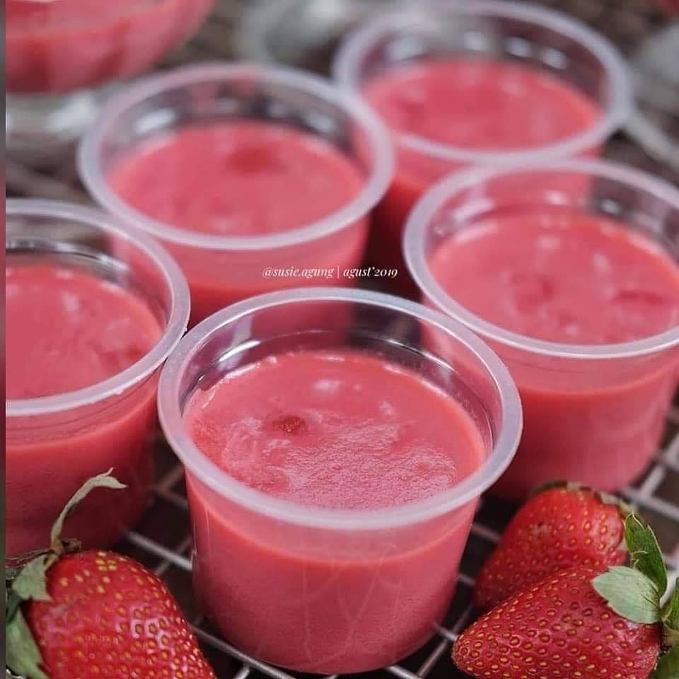 Thai Strawberry Tea Pudding