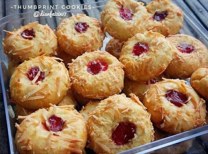 Crunchy Strawberry Cheese Thumbprint Cookies