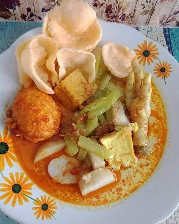 Lontong Sayur Ceker